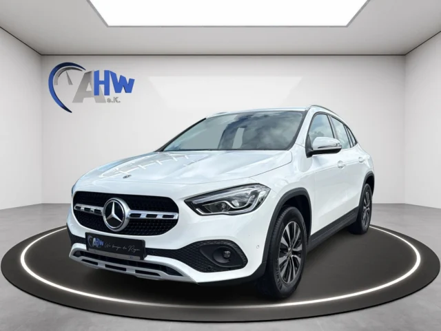 MERCEDES-BENZ GLA 200 7G-DCT Style